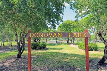 Donovan Park Sign